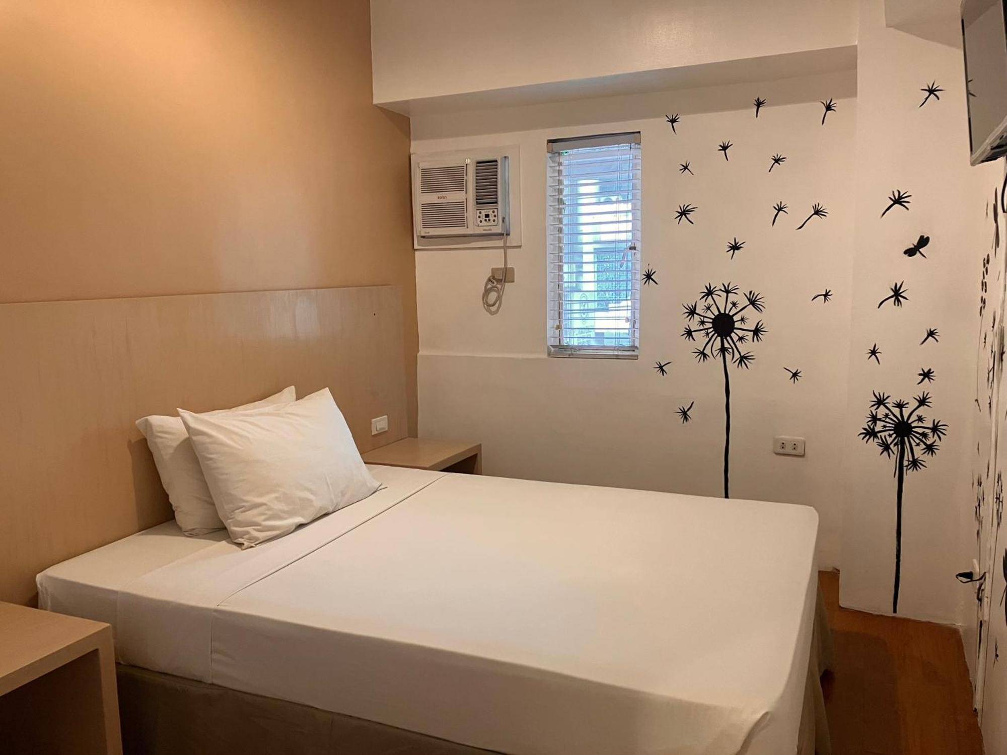 Spaces Makati 3*