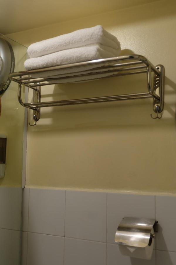 Spaces Makati 3*