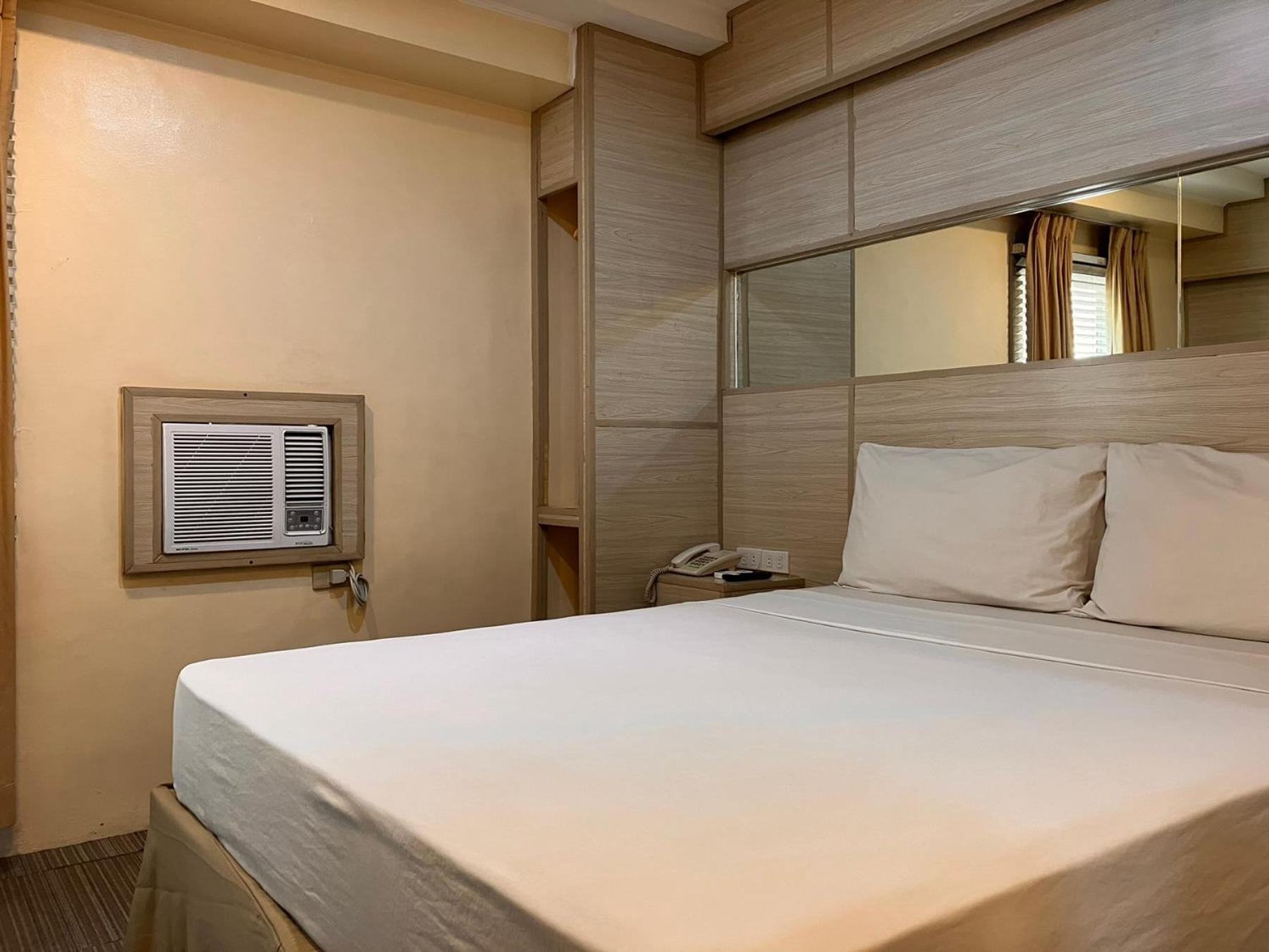 Spaces Makati 3*