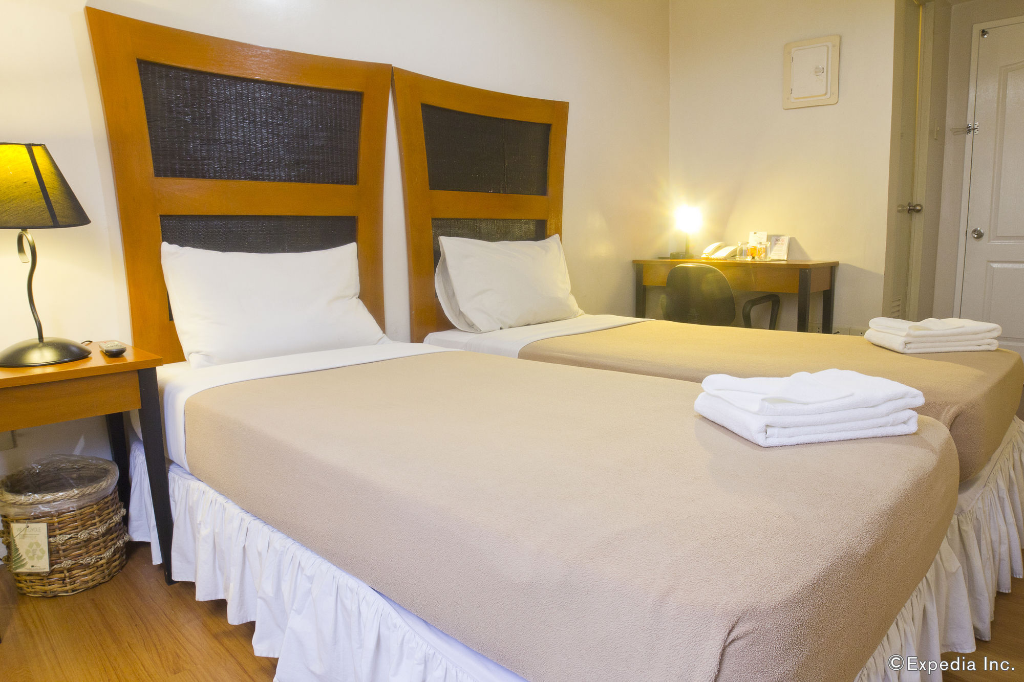 Spaces Makati Hotel 3*